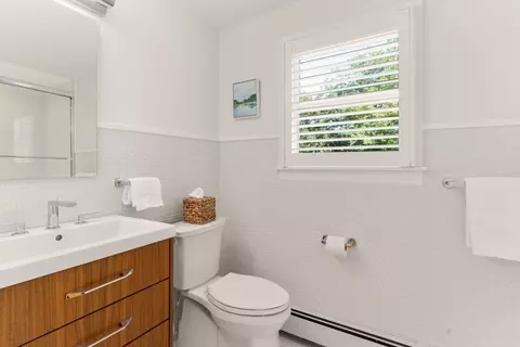Bath - 6 Tower Dr, Dover, MA 02030 photo 4 of 5