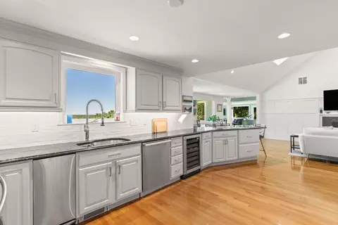 Kitchen - 6 Tower Dr, Dover, MA 02030 photo 2 of 4