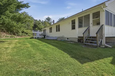 Exterior - 4 Concord Ct #A, Webster, MA 01570 photo 7 of 8