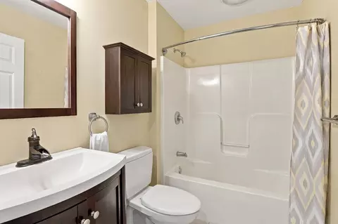 Bath - 4 Concord Ct #A, Webster, MA 01570 photo 1 of 1