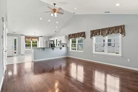 Living - 4 Concord Ct #A, Webster, MA 01570 photo 4 of 4
