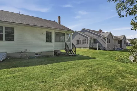 Exterior - 4 Concord Ct #A, Webster, MA 01570 photo 8 of 8