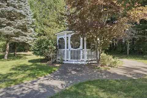 Exterior - 4 Concord Ct #A, Webster, MA 01570 photo 2 of 8