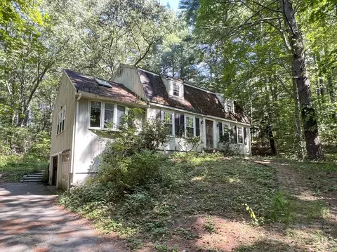 94 Mountain Ave, Pembroke, MA 02359