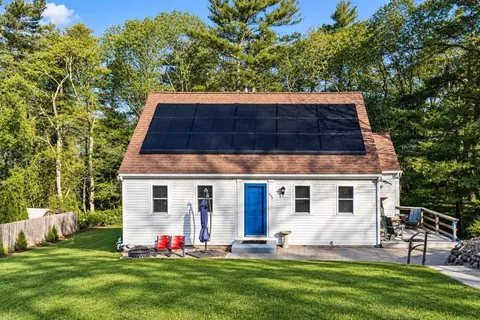 233 Pinecrest Beach Dr, Falmouth, MA 02536