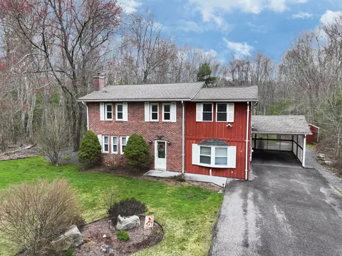 Exterior - 620 Ledge Rd, Seekonk, MA 02771 photo 5 of 7