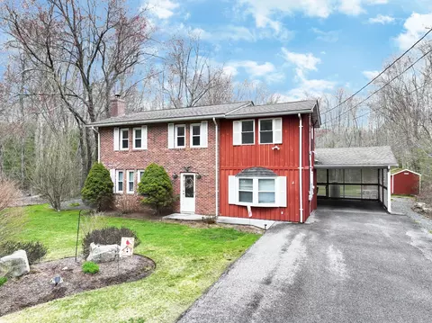 Exterior - 620 Ledge Rd, Seekonk, MA 02771 photo 6 of 7