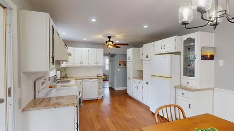 Kitchen - 620 Ledge Rd, Seekonk, MA 02771 photo 2 of 3