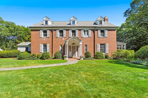 8 Oakmount Cir, Lexington, MA 02420