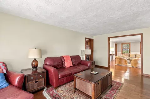 Living - 6 Laurel Rd, Blackstone, MA 01504 photo 3 of 5