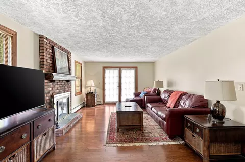 Living - 6 Laurel Rd, Blackstone, MA 01504 photo 2 of 5