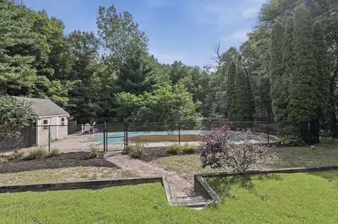 Exterior - 6 Laurel Rd, Blackstone, MA 01504 photo 5 of 7