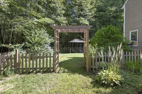 Exterior - 17 Conservation Dr, Douglas, MA 01516 photo 13 of 17