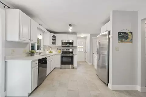 Entry Way - 17 Conservation Dr, Douglas, MA 01516 photo 2 of 2