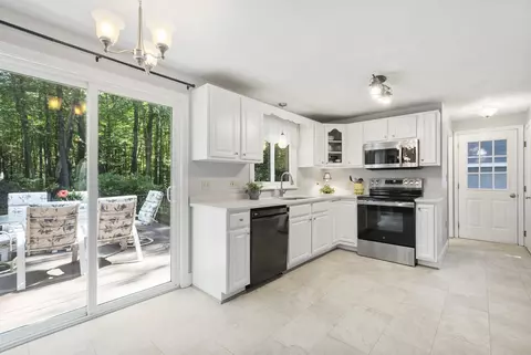 Kitchen - 17 Conservation Dr, Douglas, MA 01516 photo 1 of 3
