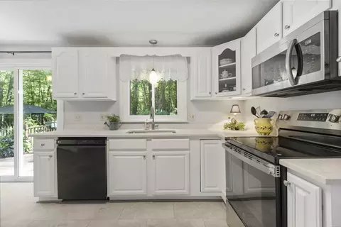 Kitchen - 17 Conservation Dr, Douglas, MA 01516 photo 2 of 3