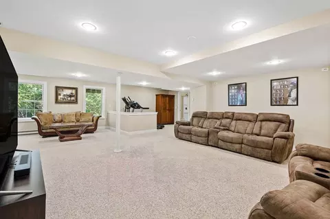 Living - 3 Dairy Dr, Upton, MA 01568 photo 2 of 3