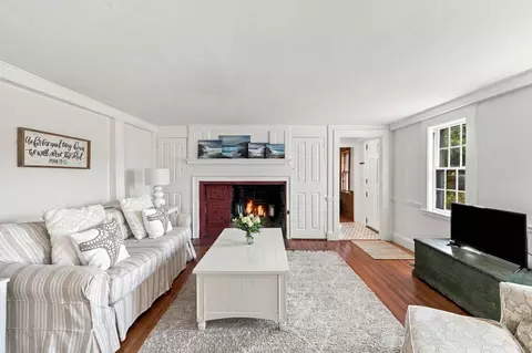 Living - 25 Concord St, Gloucester, MA 01930 photo 3 of 7