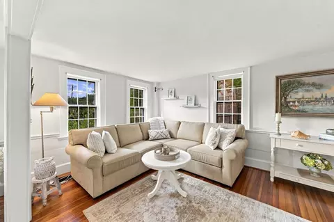 Living - 25 Concord St, Gloucester, MA 01930 photo 5 of 7