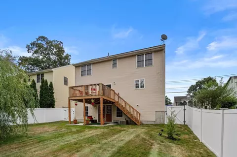 Exterior - 109 Appleton St, Springfield, MA 01108 photo 7 of 15