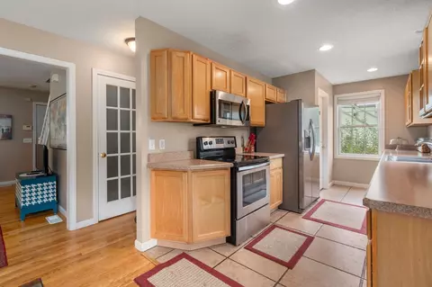 Entry Way - 109 Appleton St, Springfield, MA 01108 photo 1 of 1