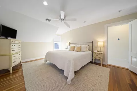 Bedroom - 117 Manomet Ave, Hull, MA 02045 photo 3 of 6