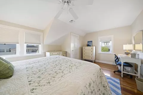Bedroom - 117 Manomet Ave, Hull, MA 02045 photo 2 of 6