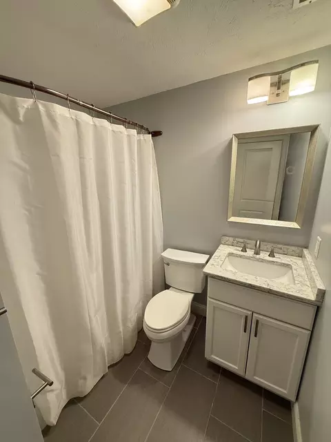 Bath - 2 Burncoat Hts, Worcester, MA 01606 photo 4 of 4