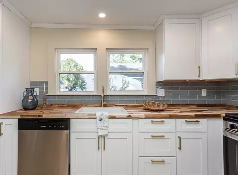 Kitchen - 13 Datewood St, Wareham, MA 02571 photo 4 of 4