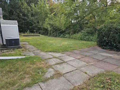 Exterior - 11 Tuttle Ln, Saugus, MA 01906 photo 2 of 4