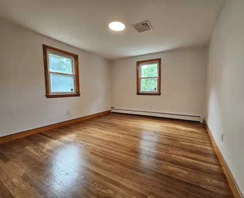 Bedroom - 11 Tuttle Ln, Saugus, MA 01906 photo 6 of 7