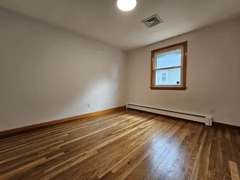 Bedroom - 11 Tuttle Ln, Saugus, MA 01906 photo 5 of 7