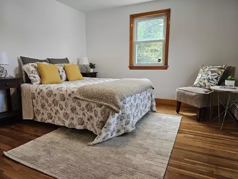 Bedroom - 11 Tuttle Ln, Saugus, MA 01906 photo 2 of 7