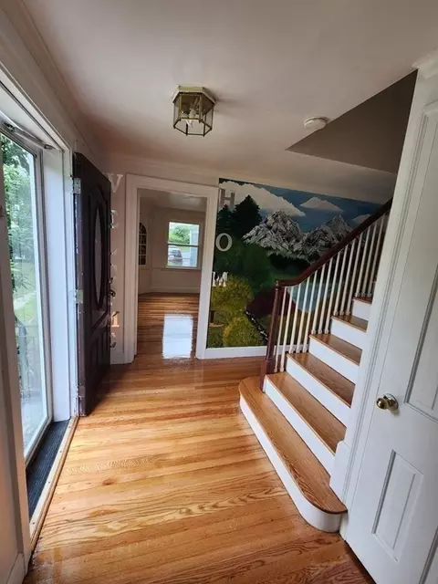 Entry Way - 203 Burncoat St, Worcester, MA 01606 photo 2 of 5