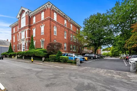 35 Flint St #205, Salem, MA 01970