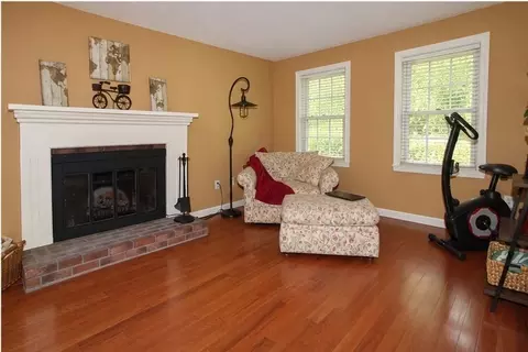 Living - 32 Sibley Rd, Sutton, MA 01590 photo 2 of 3