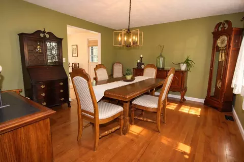 Dining - 32 Sibley Rd, Sutton, MA 01590 photo 1 of 2