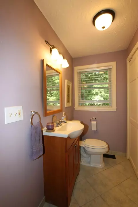 Bath - 32 Sibley Rd, Sutton, MA 01590 photo 1 of 2