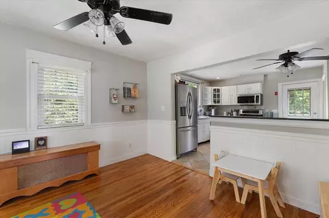 Entry Way - 22 Oneida, Worcester, MA 01606 photo 1 of 5