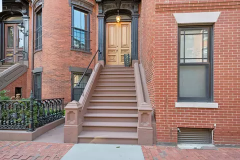 130 Pembroke St #2, Boston, MA 02118