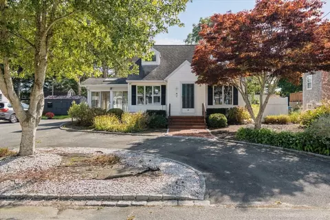 67 Ellsworth Dr, Falmouth, MA 02536