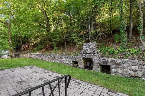 Exterior - 109 Wallis Rd, Chestnut Hill, MA 02467 photo 2 of 2