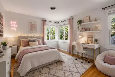 Bedroom - 109 Wallis Rd, Chestnut Hill, MA 02467 photo 2 of 3