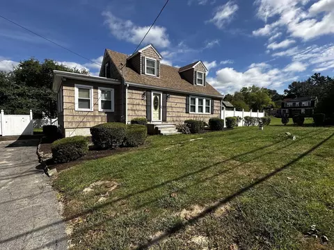 Exterior - 770 Main St, Acushnet, MA 02743 photo 2 of 6
