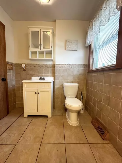 Bath - 770 Main St, Acushnet, MA 02743 photo 1 of 3