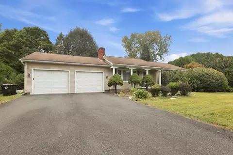 617 River Rd, Agawam, MA 01001