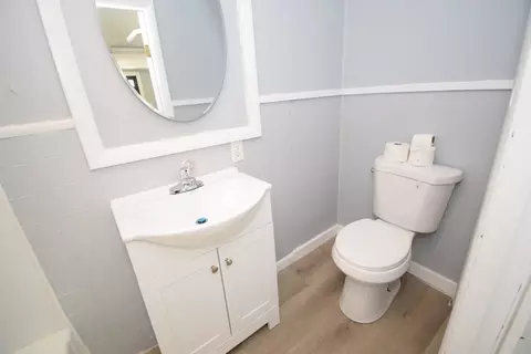 Bath - 433 Putnam Hill Rd, Sutton, MA 01590 photo 1 of 2