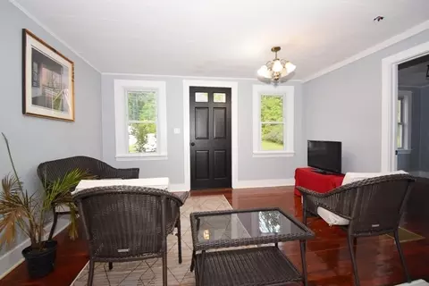 Living - 433 Putnam Hill Rd, Sutton, MA 01590 photo 1 of 1
