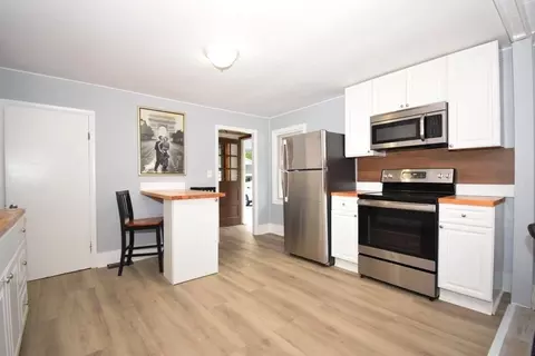 Kitchen - 433 Putnam Hill Rd, Sutton, MA 01590 photo 2 of 4