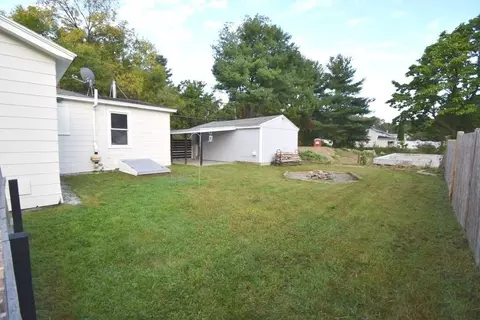 Exterior - 433 Putnam Hill Rd, Sutton, MA 01590 photo 5 of 7